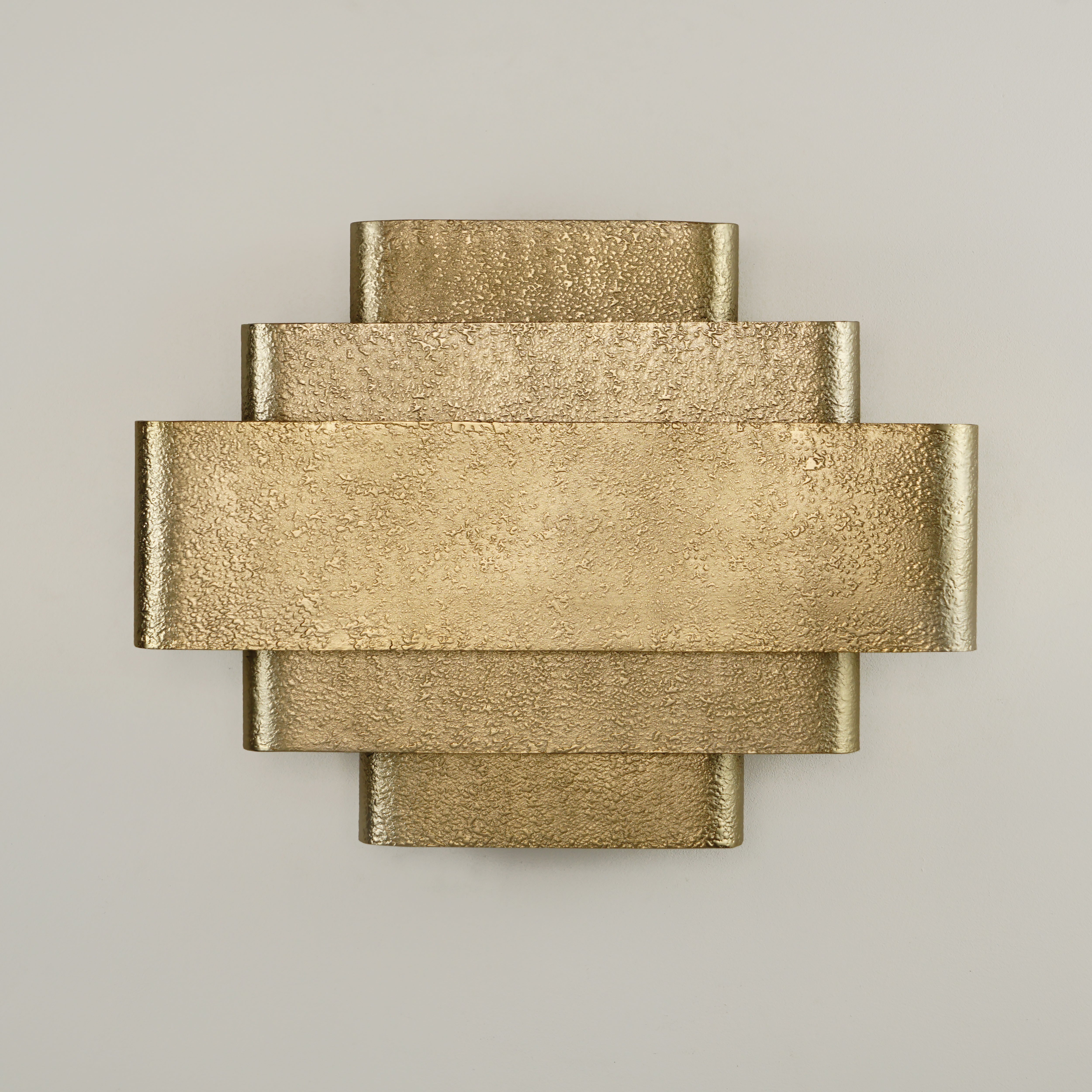 Golden Crest Wall Sconce - Hues & Havens