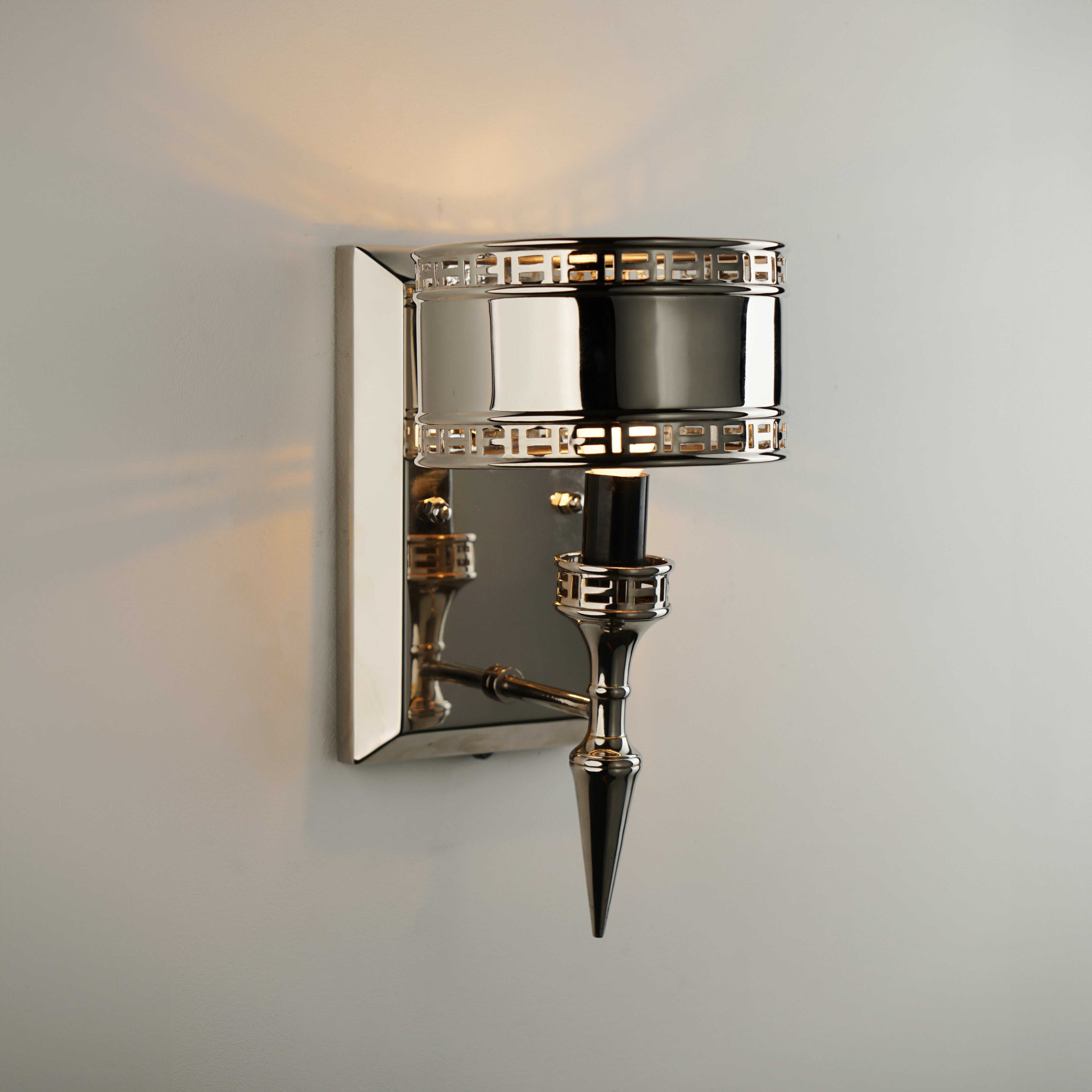 MetallicShine Wall Sconce - Hues & Havens