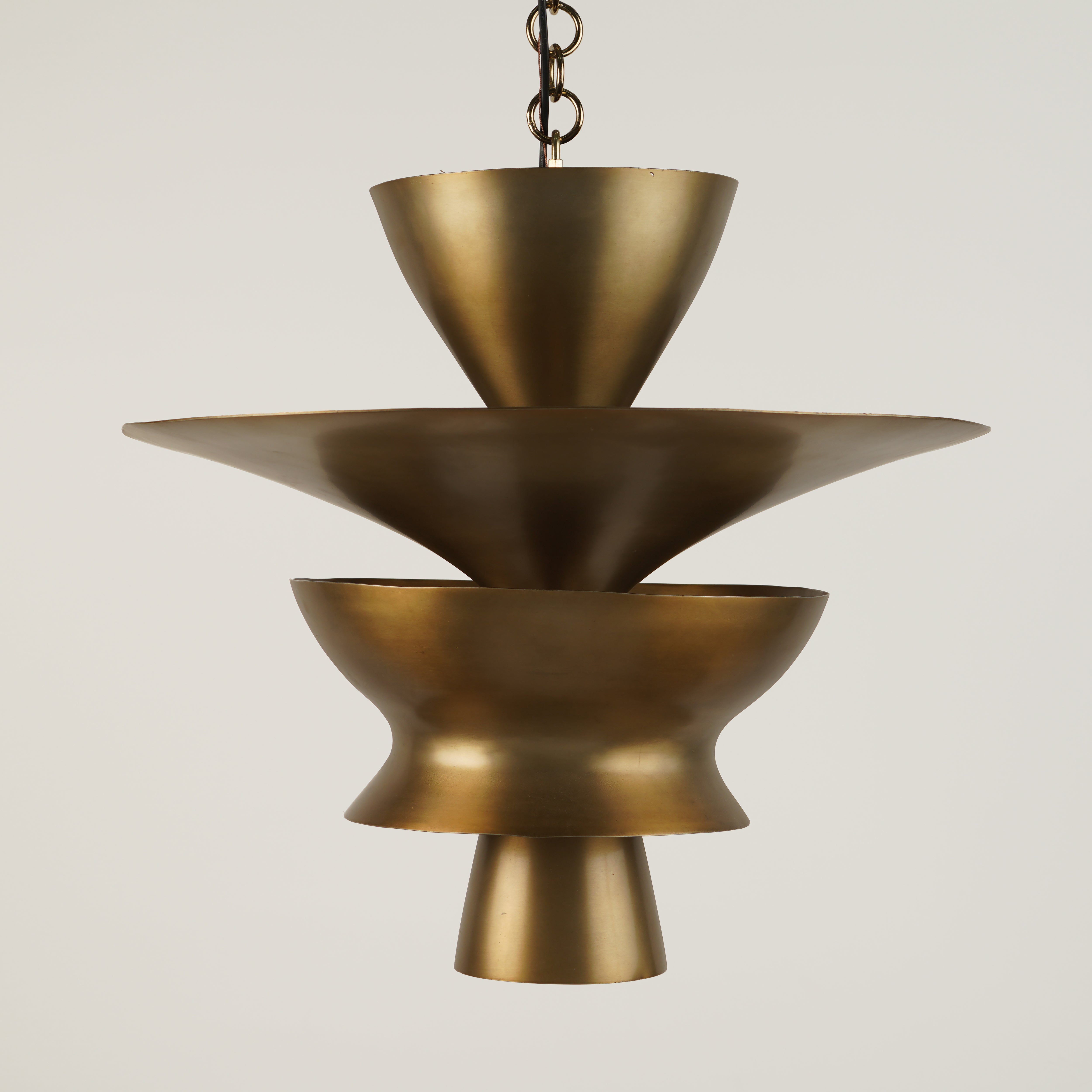 Regal Brass Pendant - Hues & Havens