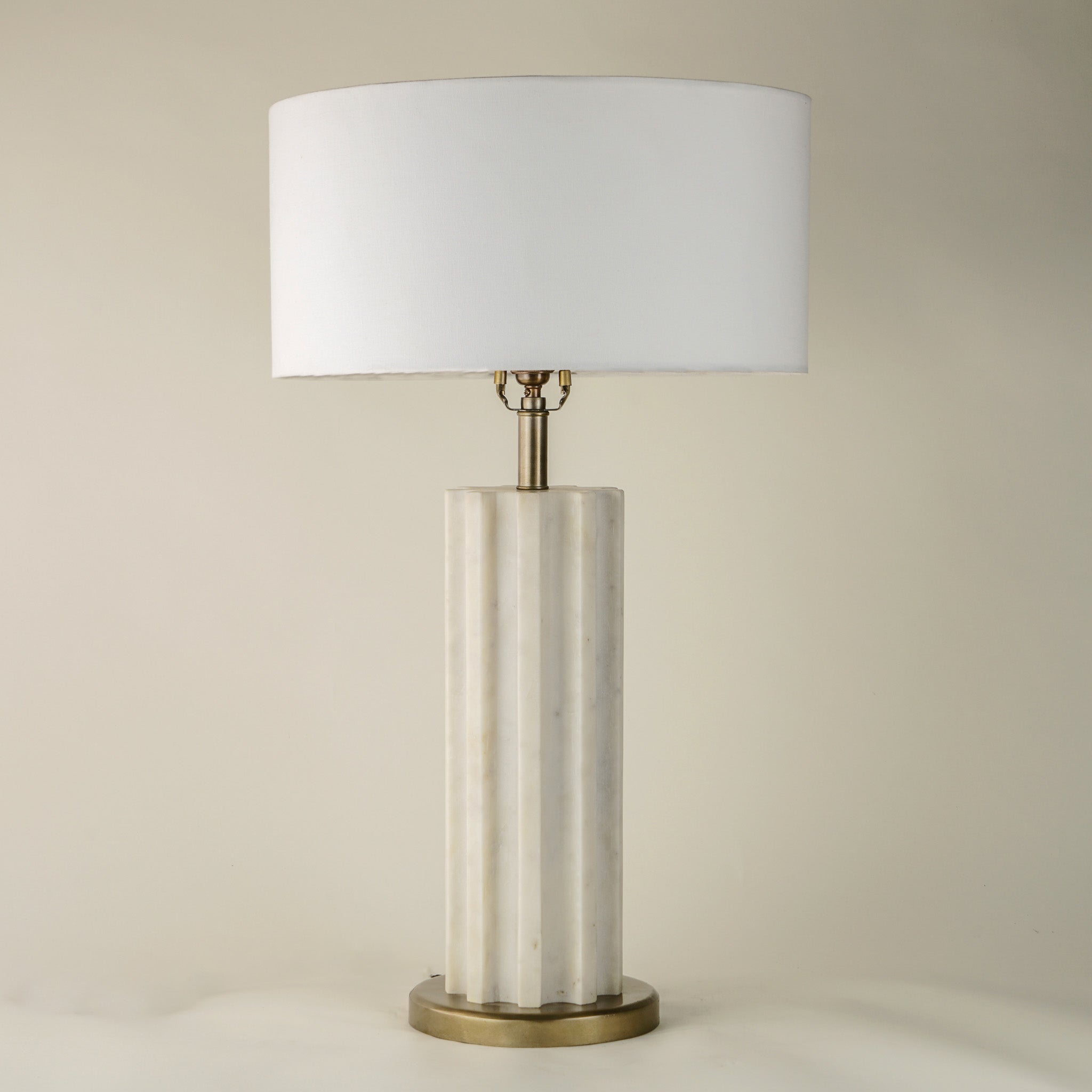 Pearlescent Ivory Table Lamp - Hues & Havens