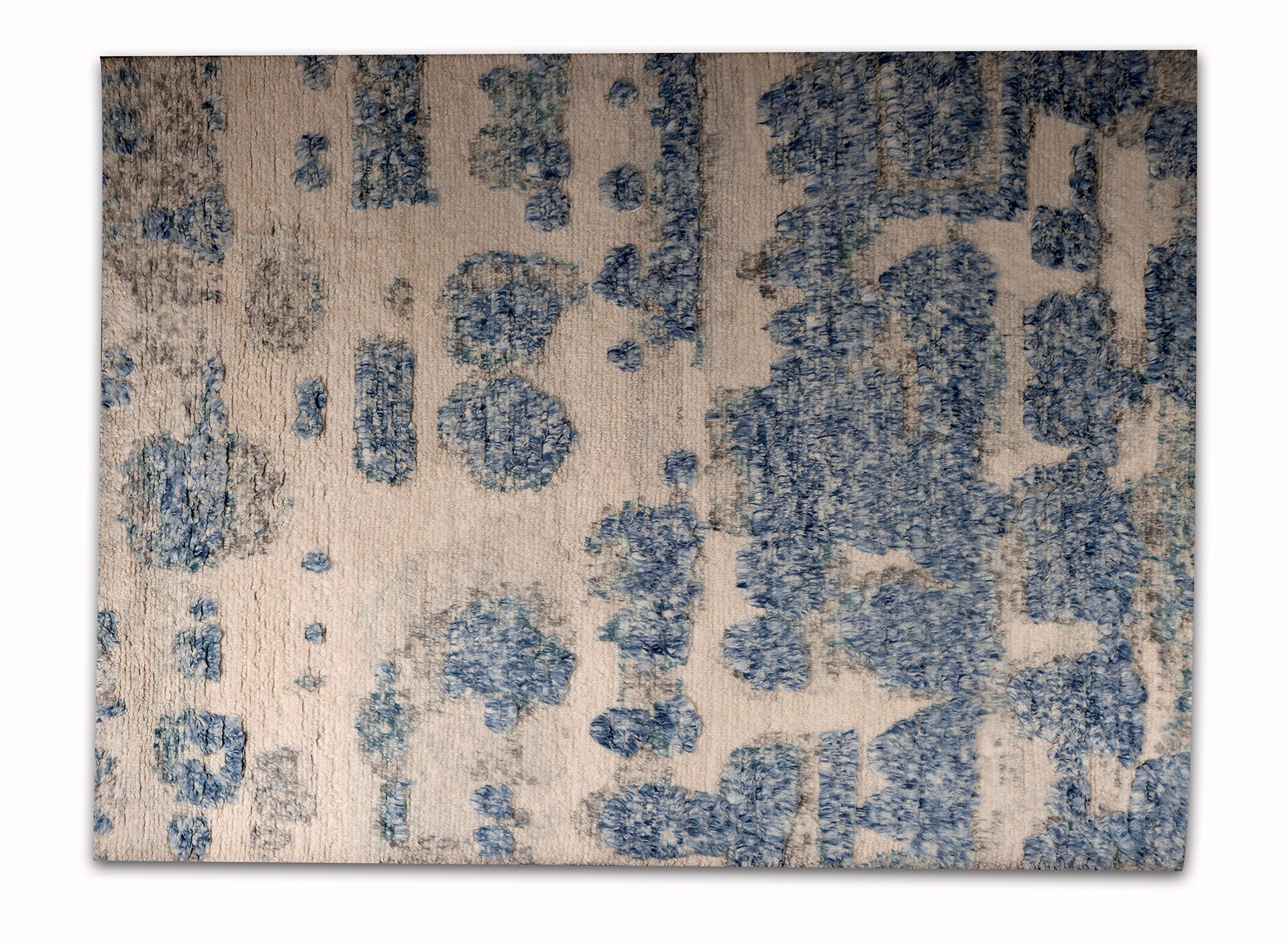 push rug with beige base and bulging patterns in blue color