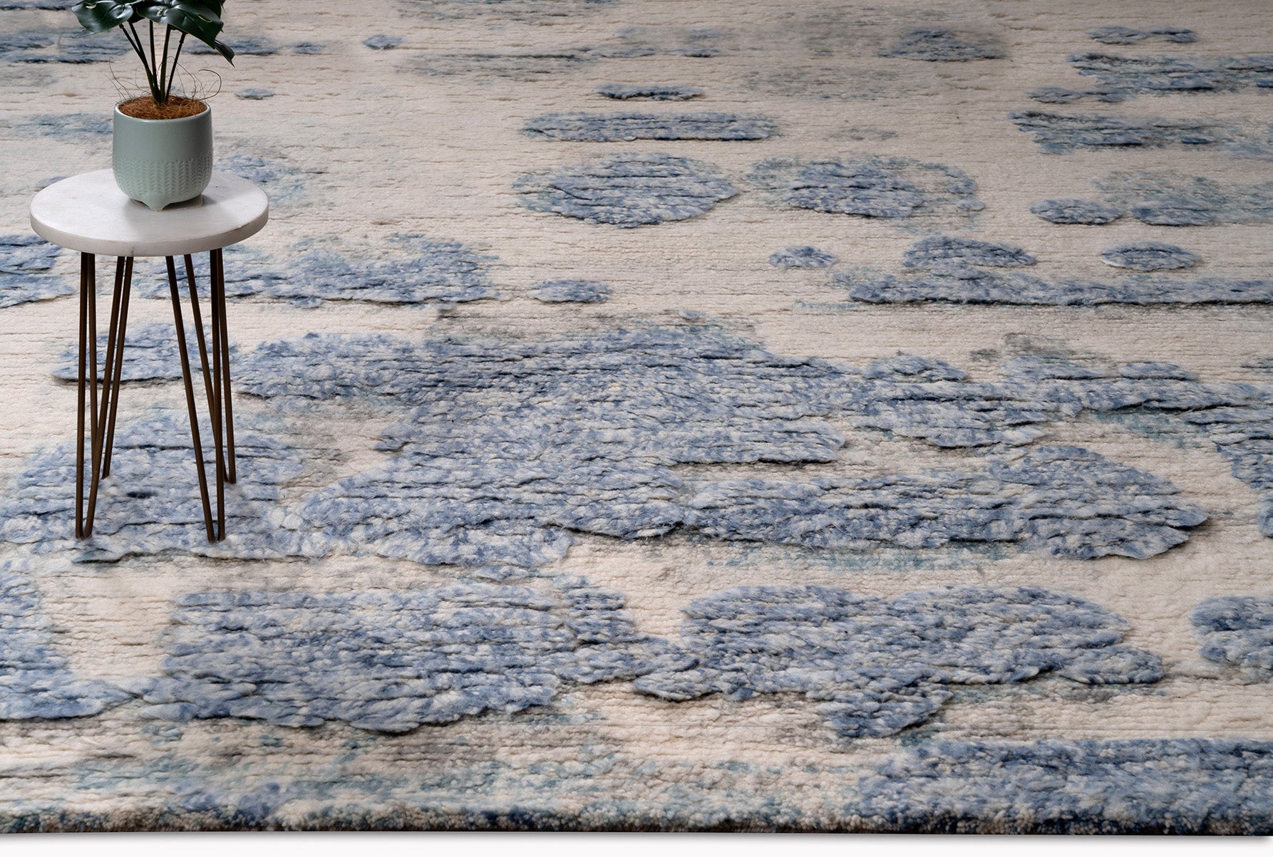 push rug with beige base and bulging patterns in blue color